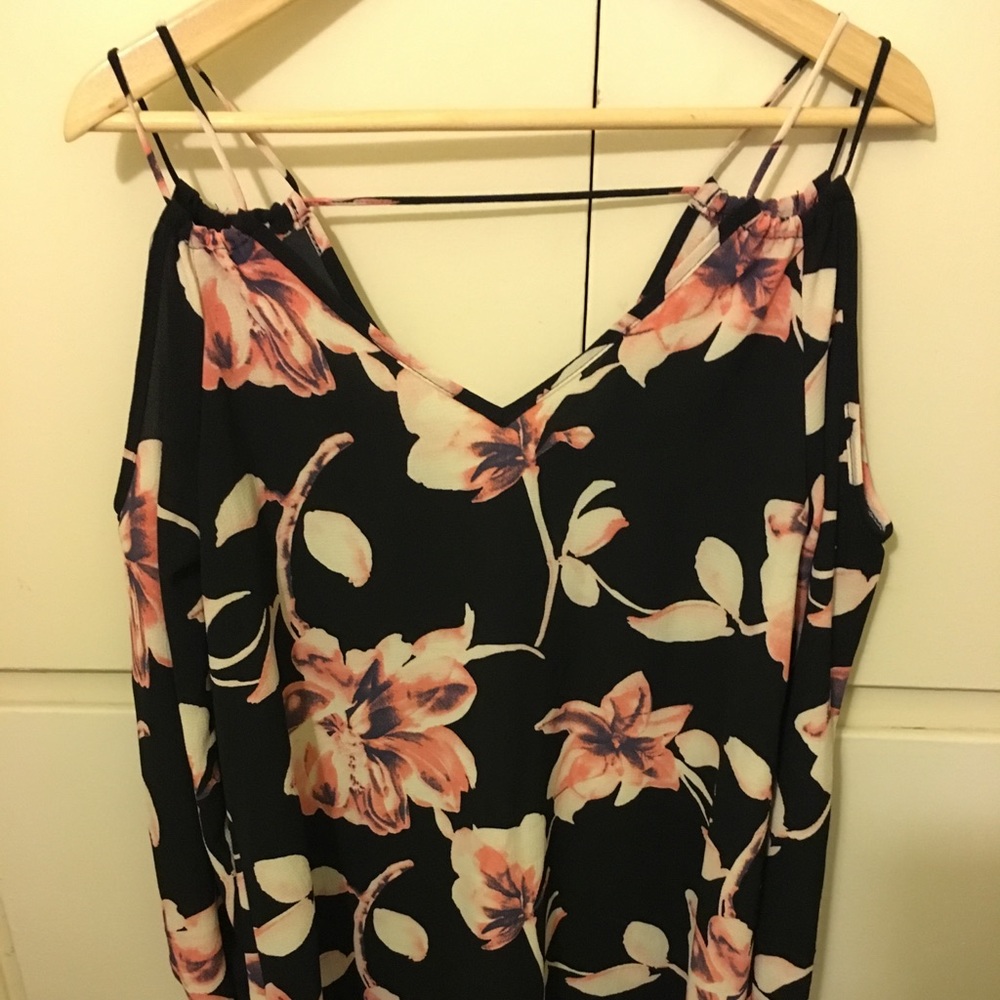🦁3/$10 Black dress with floral print.